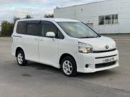 VToyota Voxy 2012 г.в.
