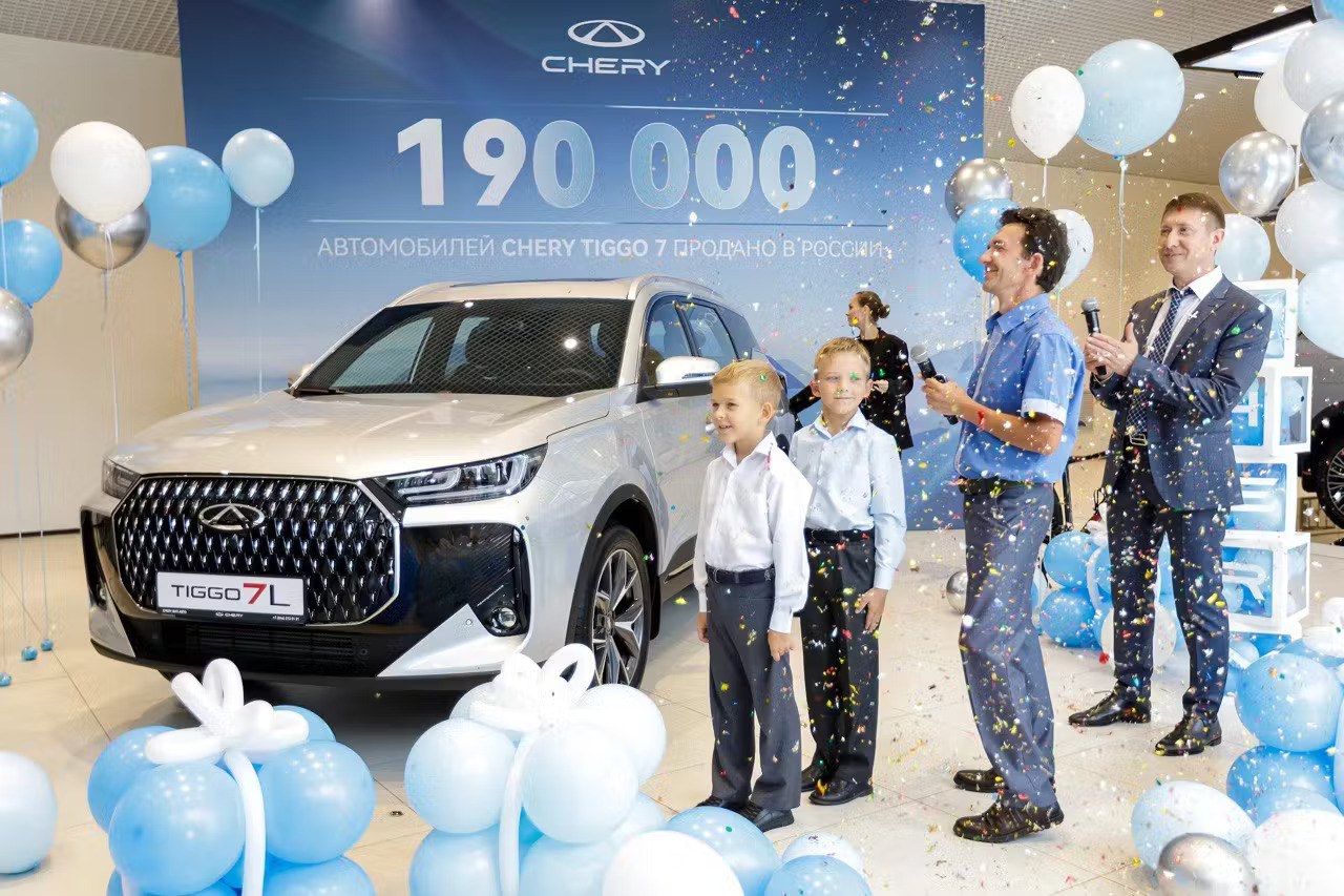 CHERY TIGGO 7 приветствует свою 190 000-ю семью!  CHERY TIGGO 7 приветствует свою 190 000-ю семью!